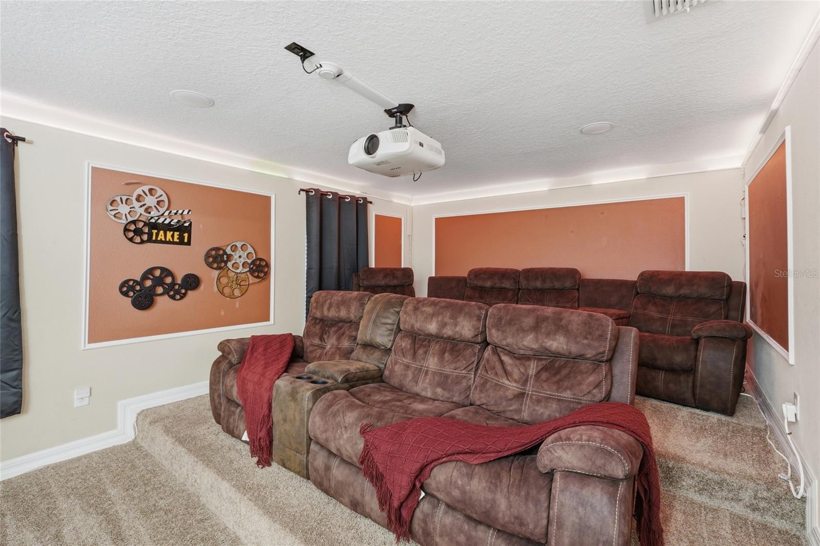 1414 Thunderbird Rd Property Photo 5