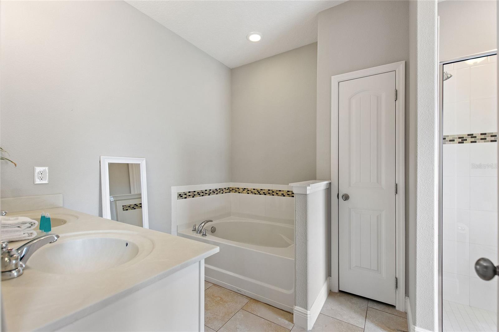 5368 Oakbourne Ave Property Photo 19
