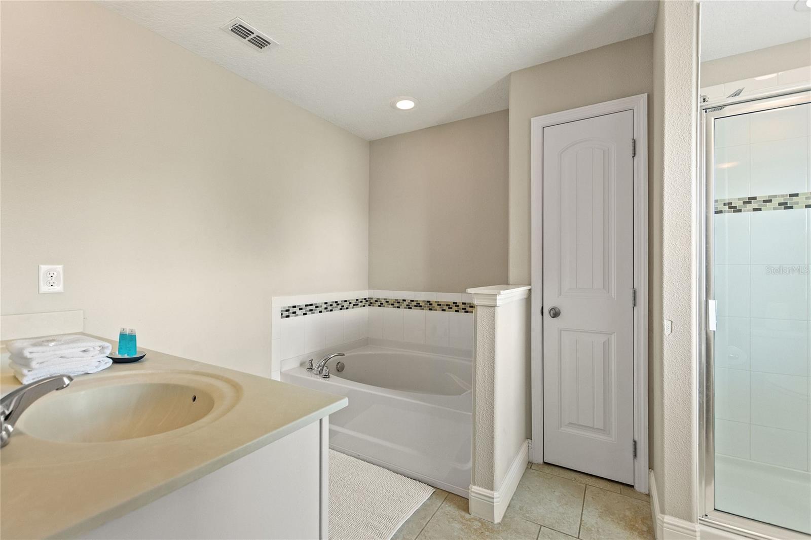 5368 Oakbourne Ave Property Photo 31