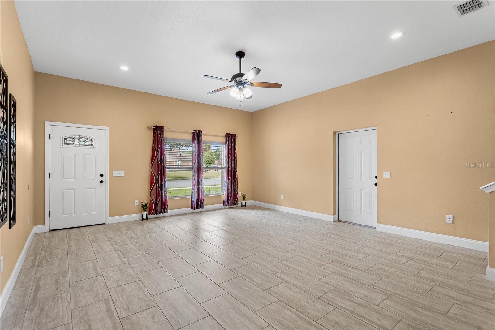 1111 Twin Rivers Blvd Property Photo 4
