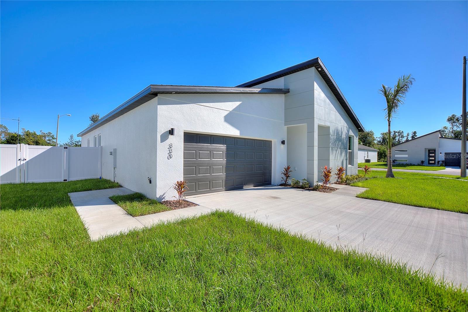 330 Royal Palm Way Property Photo 3