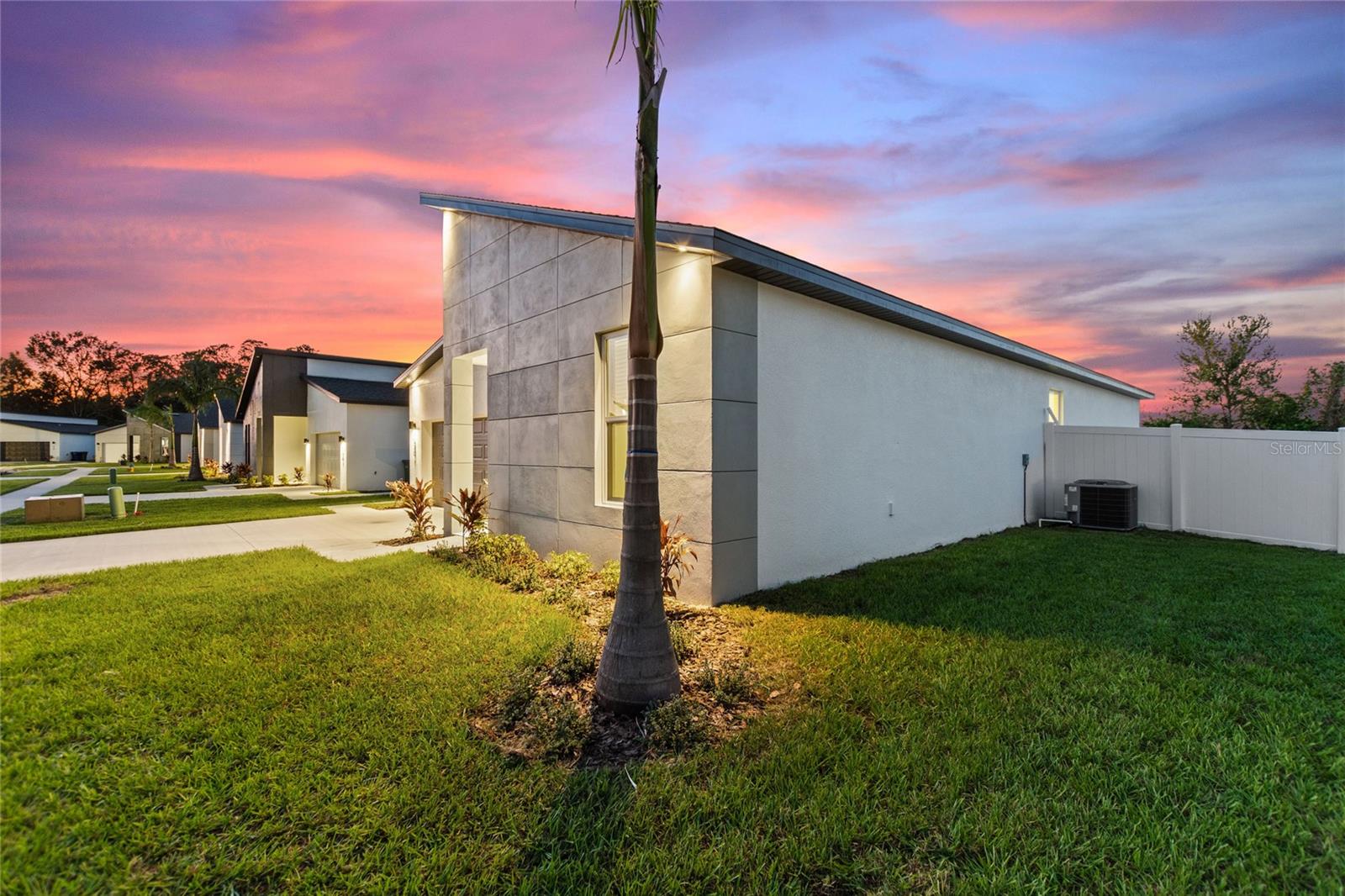 330 Royal Palm Way Property Photo 5