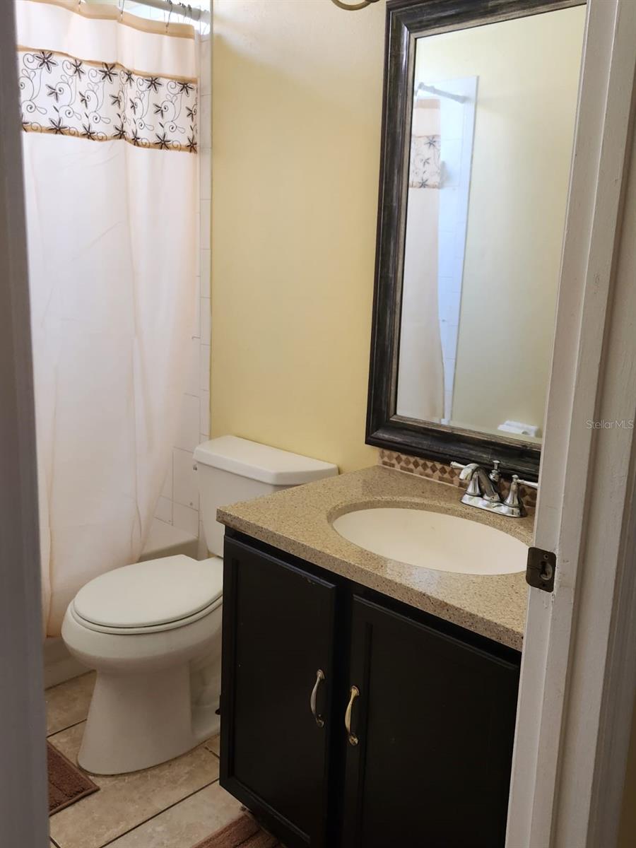 12210 Hatfield Ct Property Photo 3