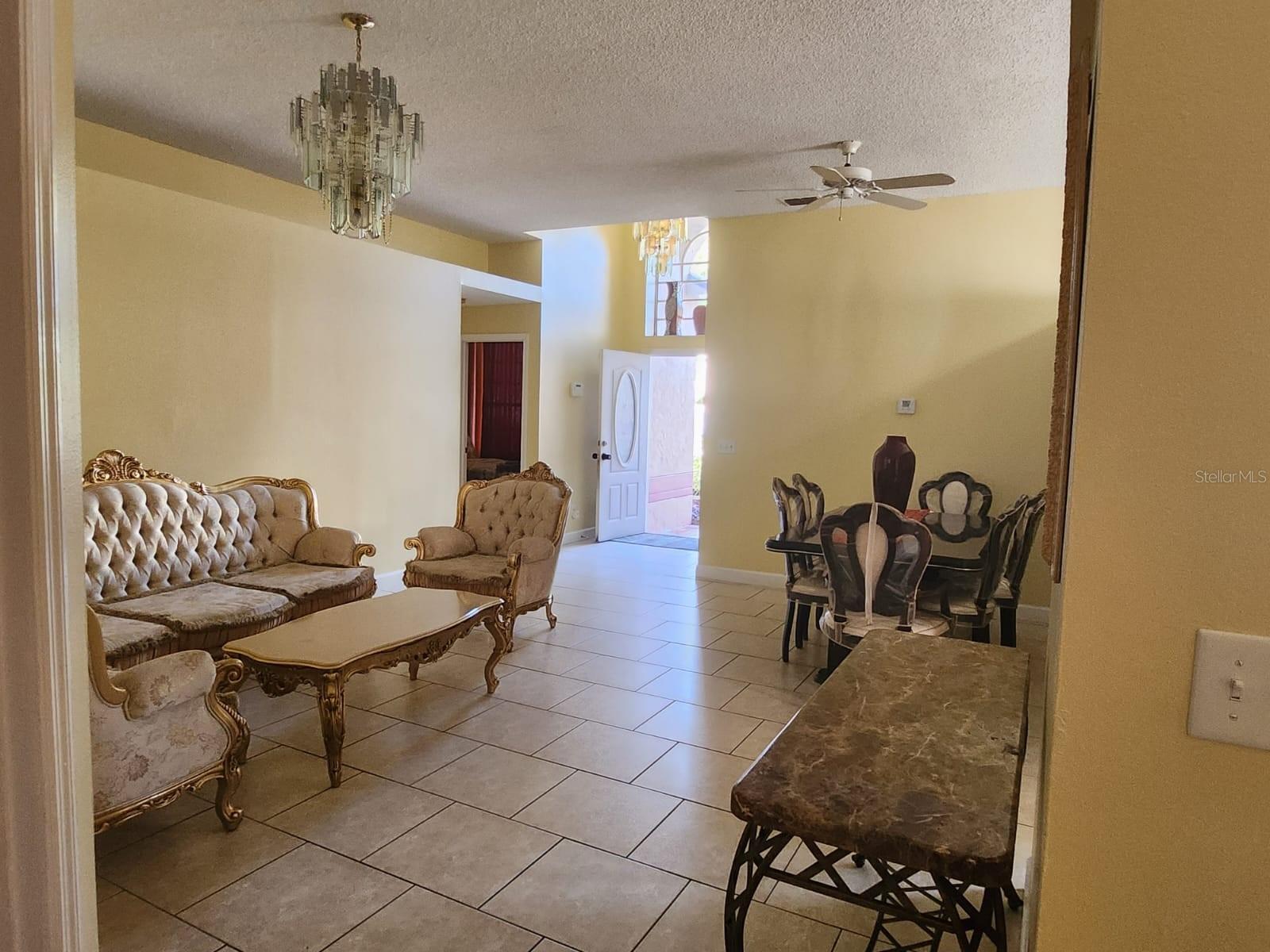 12210 Hatfield Ct Property Photo 4