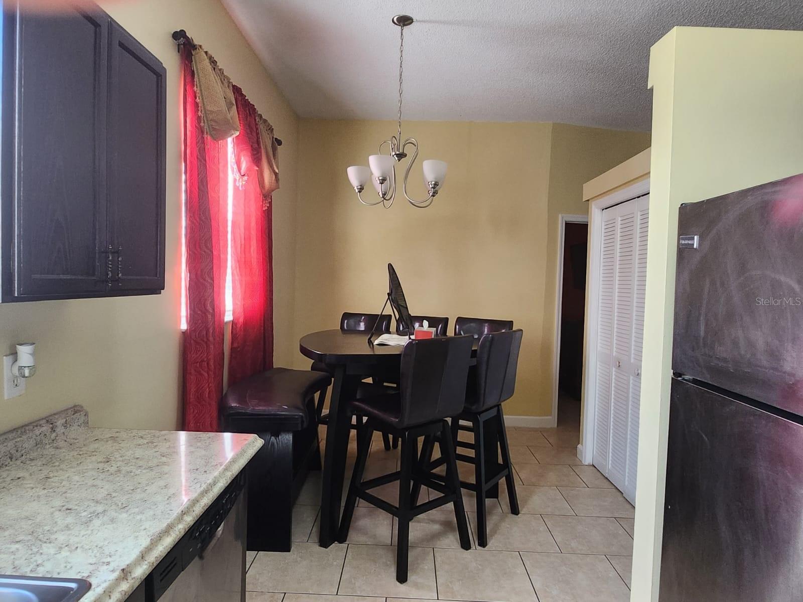 12210 Hatfield Ct Property Photo 6