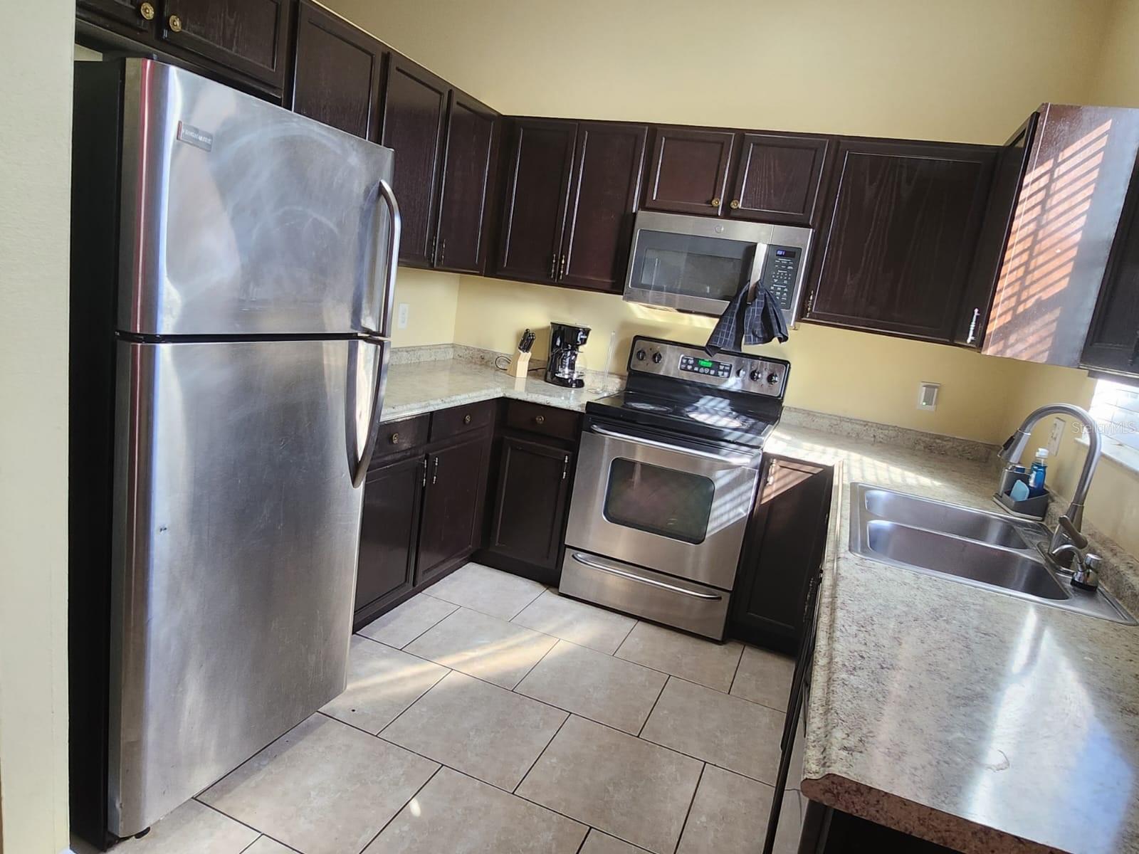 12210 Hatfield Ct Property Photo 7