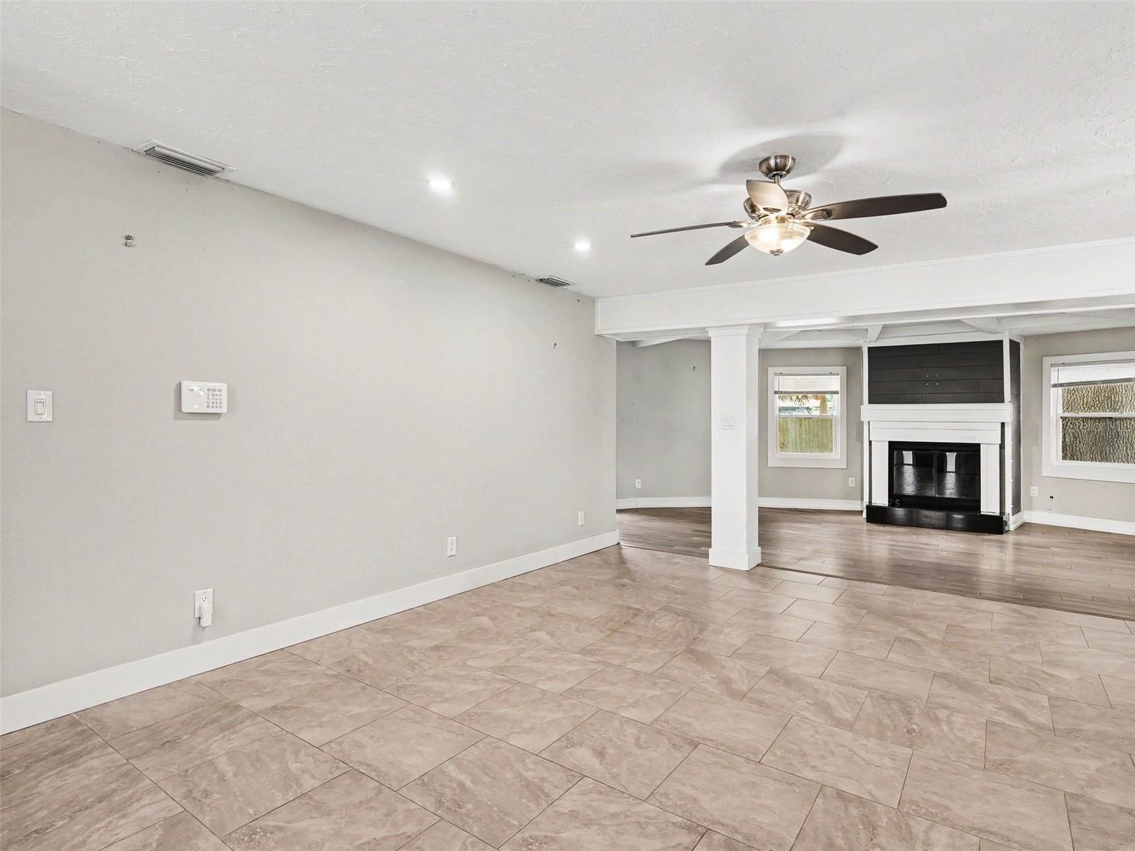 2746 Hibiscus St Property Photo 5