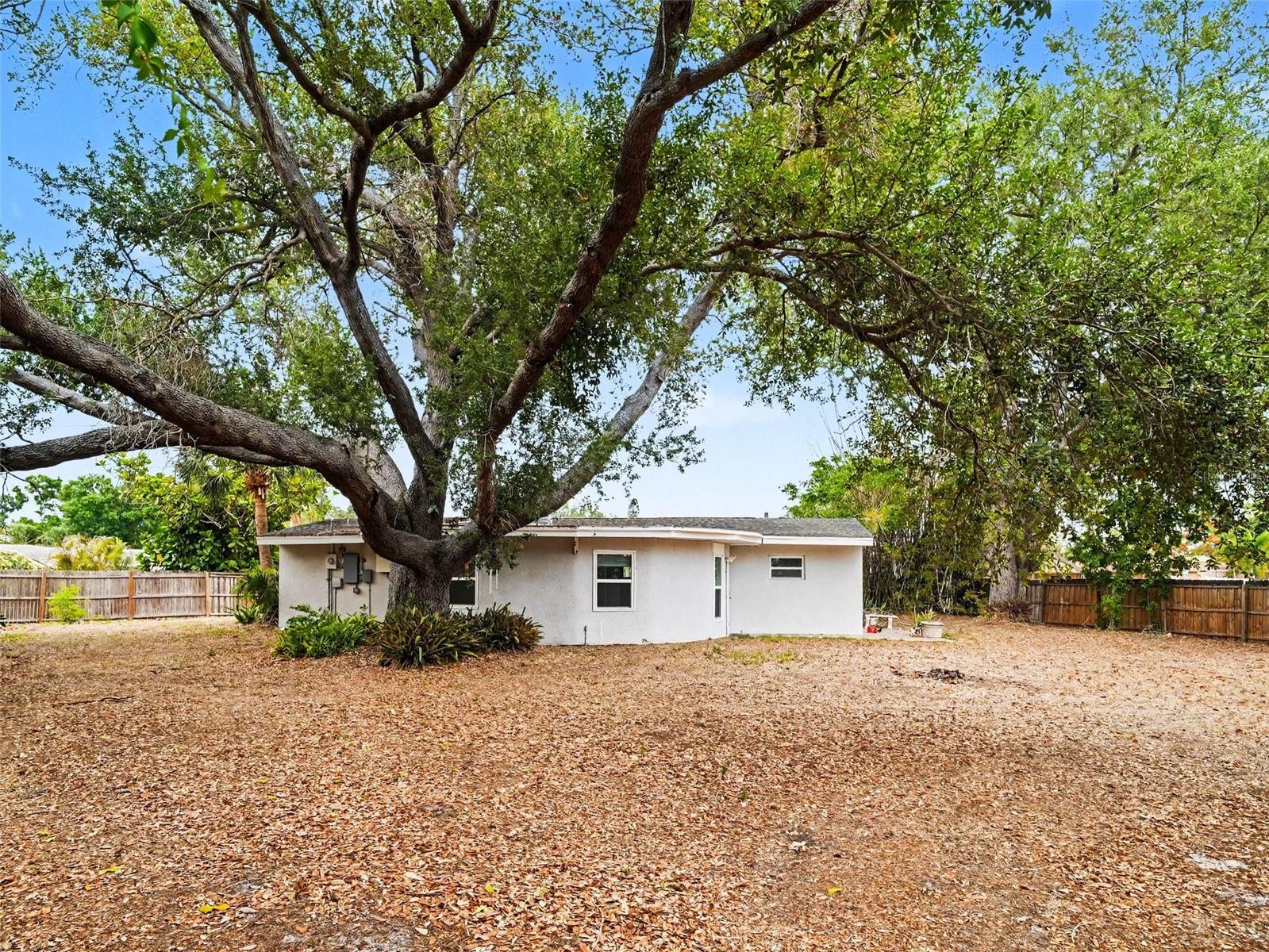 2746 Hibiscus St Property Photo 31