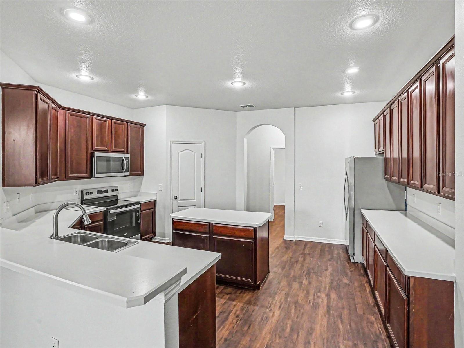 526 Azalea Bloom Dr Property Photo 5