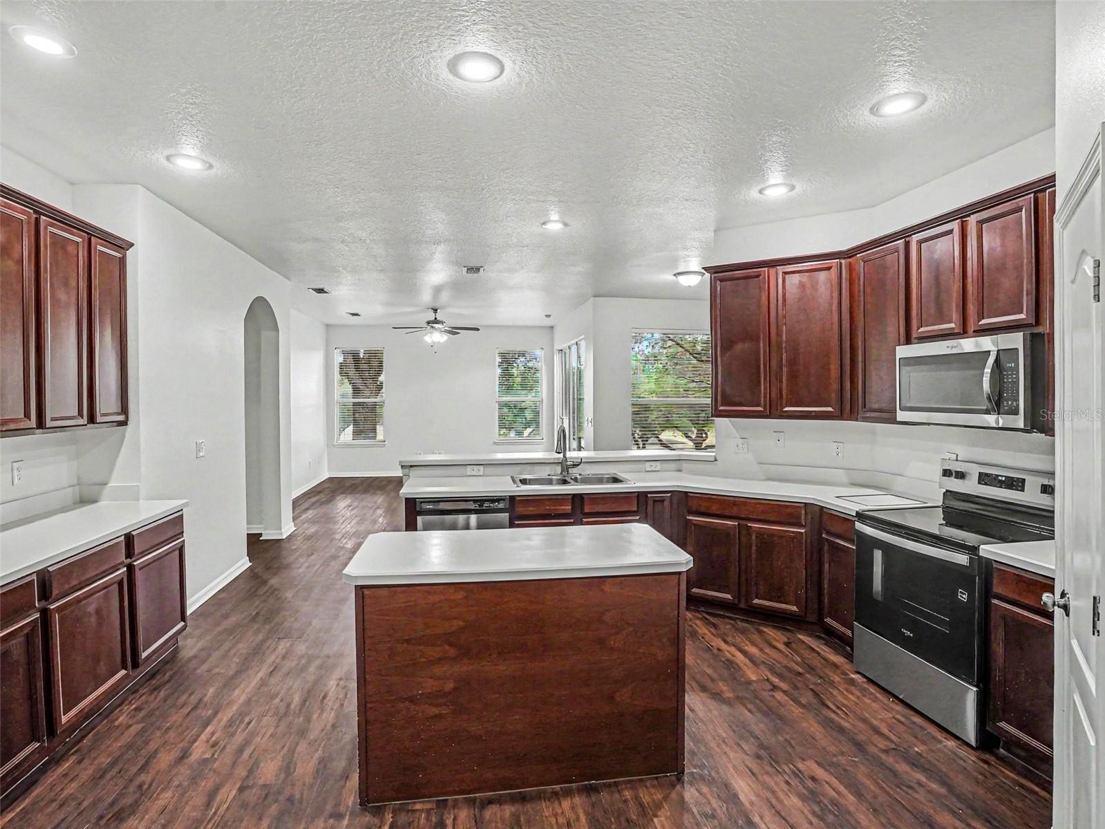 526 Azalea Bloom Dr Property Photo 6
