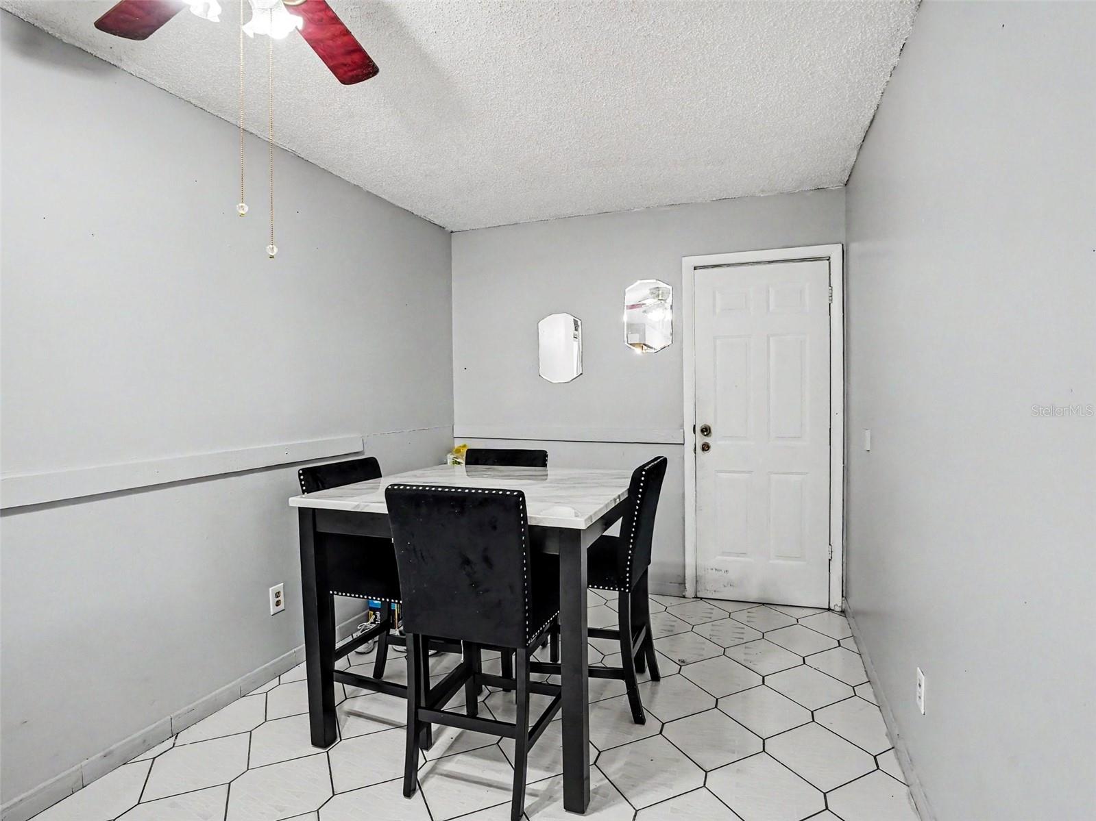 151 Tulpan Dr Property Photo 8