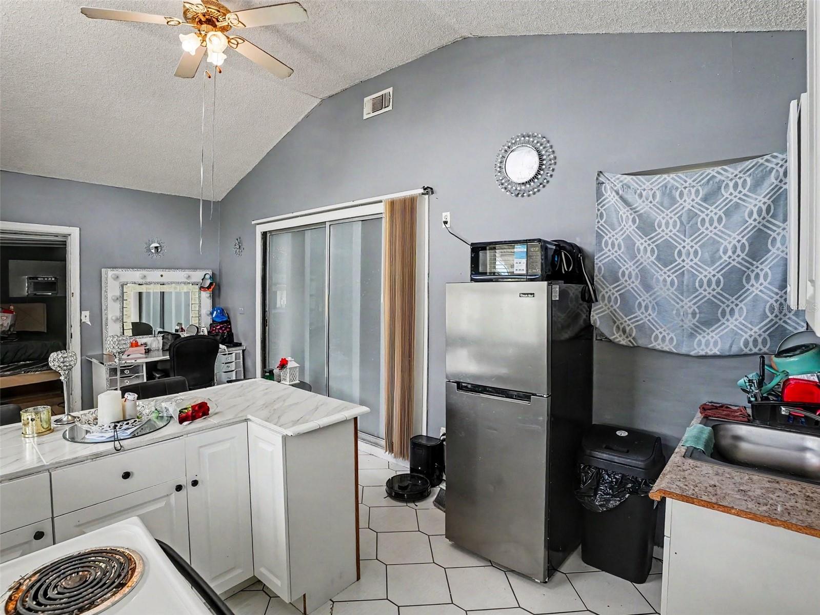151 Tulpan Dr Property Photo 25