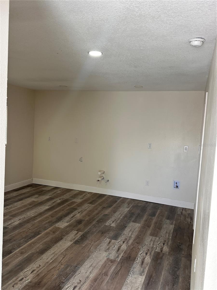 1716 Sprucewood Ln Property Photo 2
