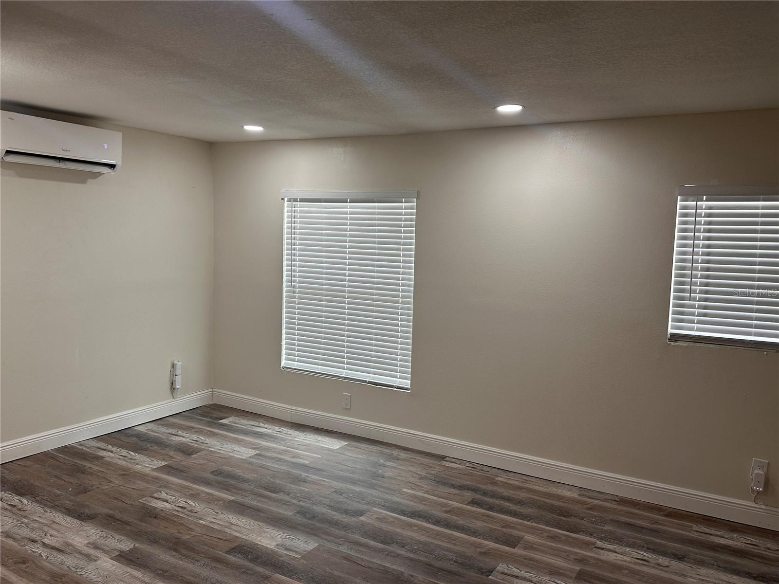 1716 Sprucewood Ln Property Photo 4
