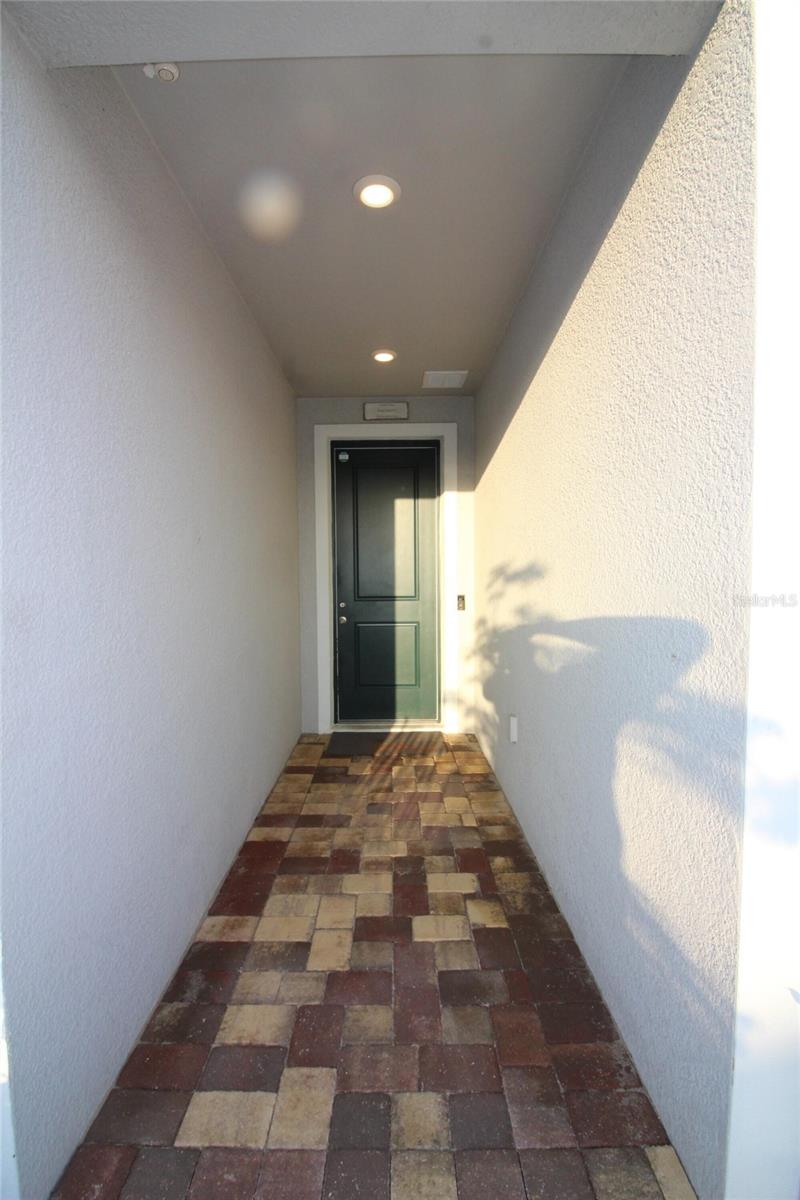 9449 Sanders Park Pl Property Photo 4