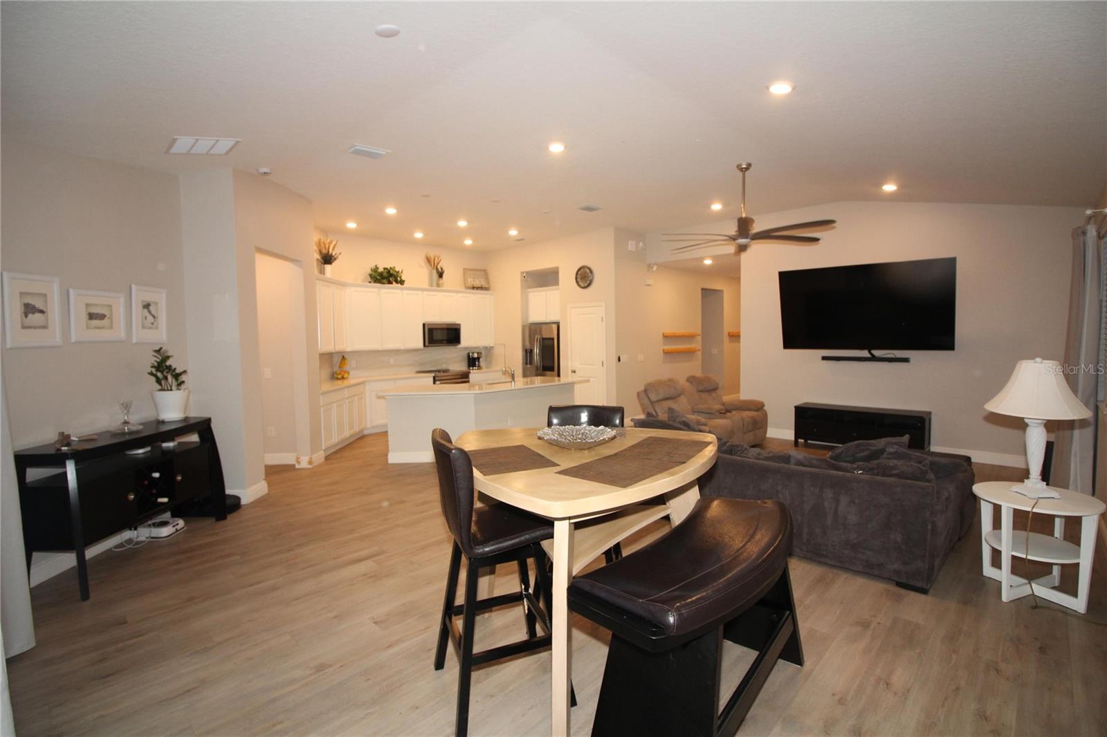9449 Sanders Park Pl Property Photo 6