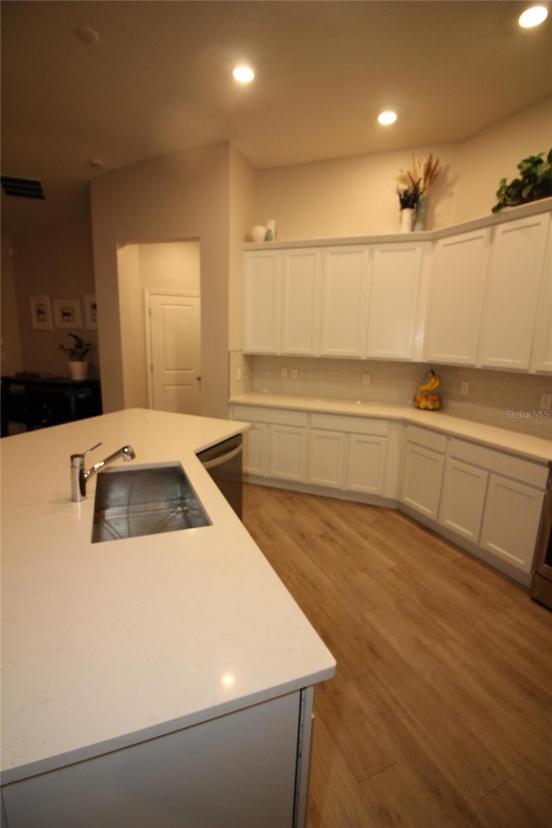 9449 Sanders Park Pl Property Photo 11