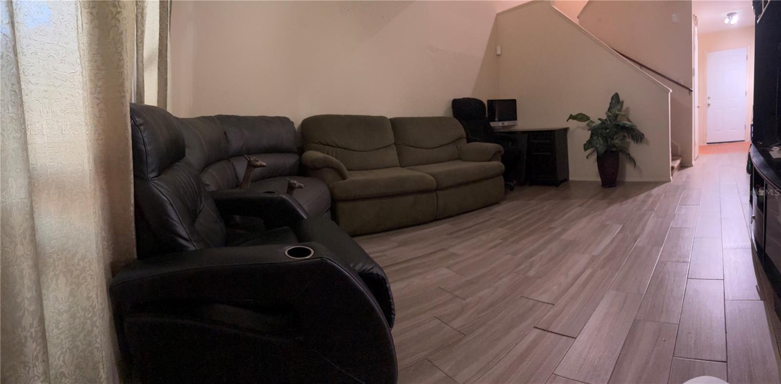O6404894 Property Photo 2