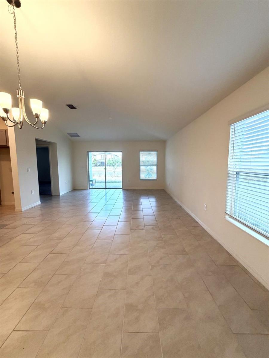 925 Overpool Ave Property Photo 5