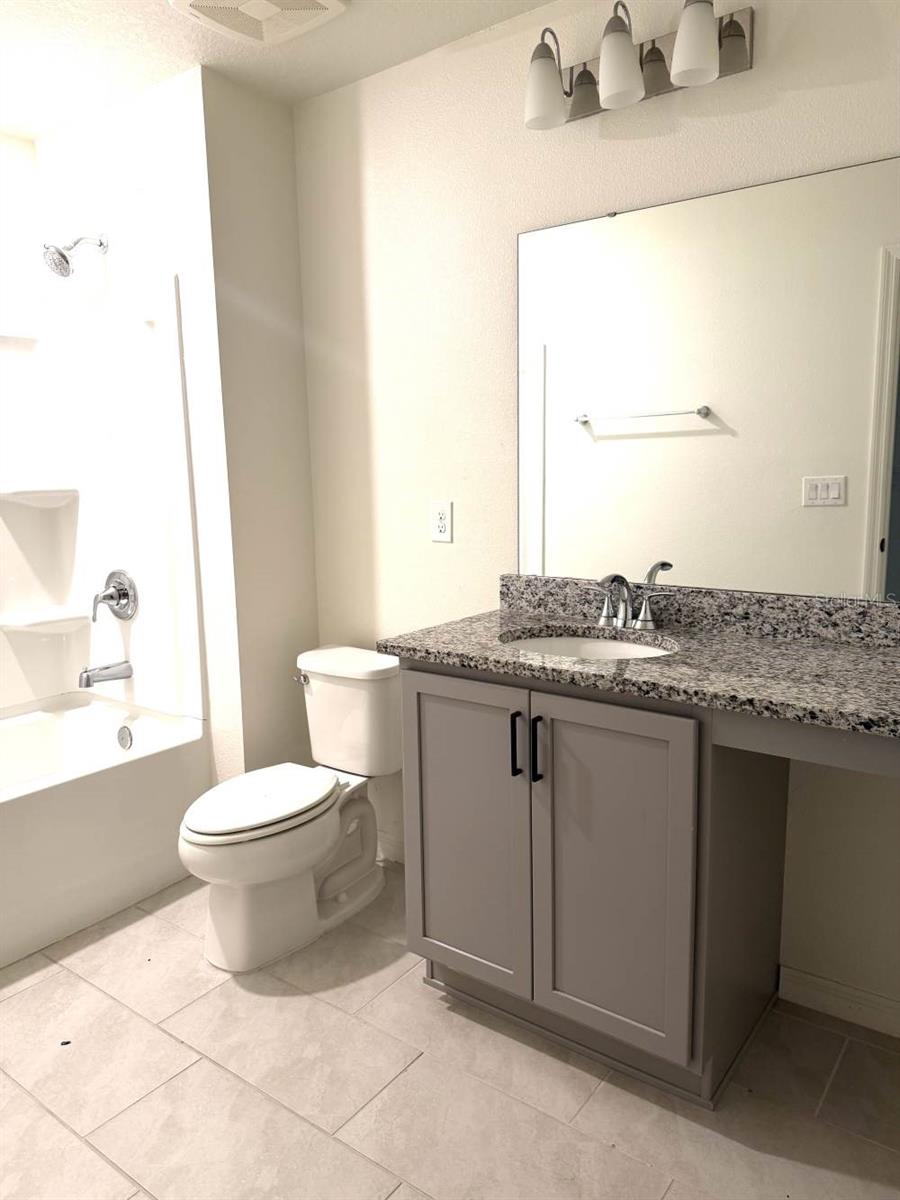 925 Overpool Ave Property Photo 8