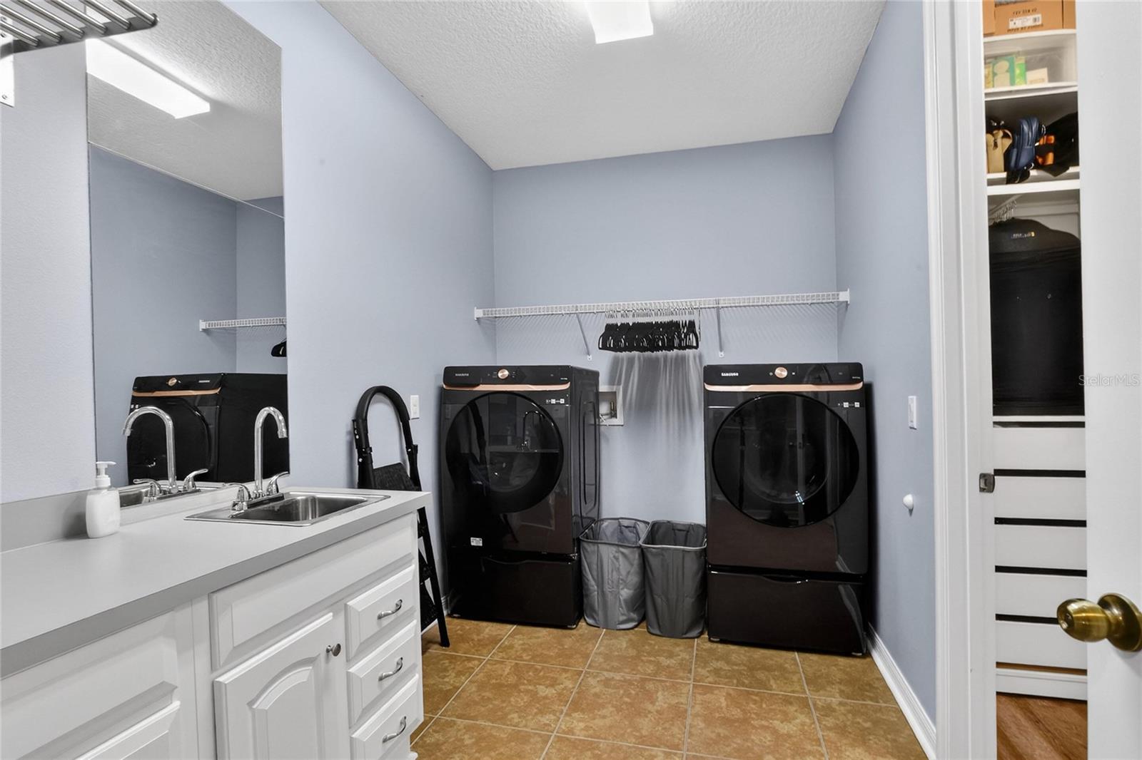 232 Magneta Loop Property Photo 11