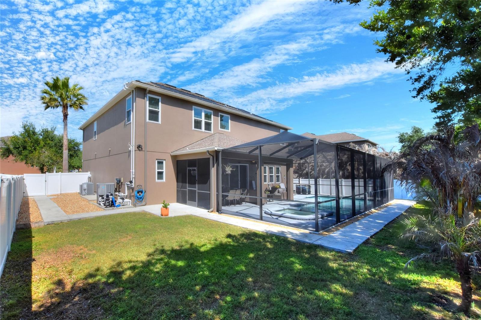 232 Magneta Loop Property Photo 18