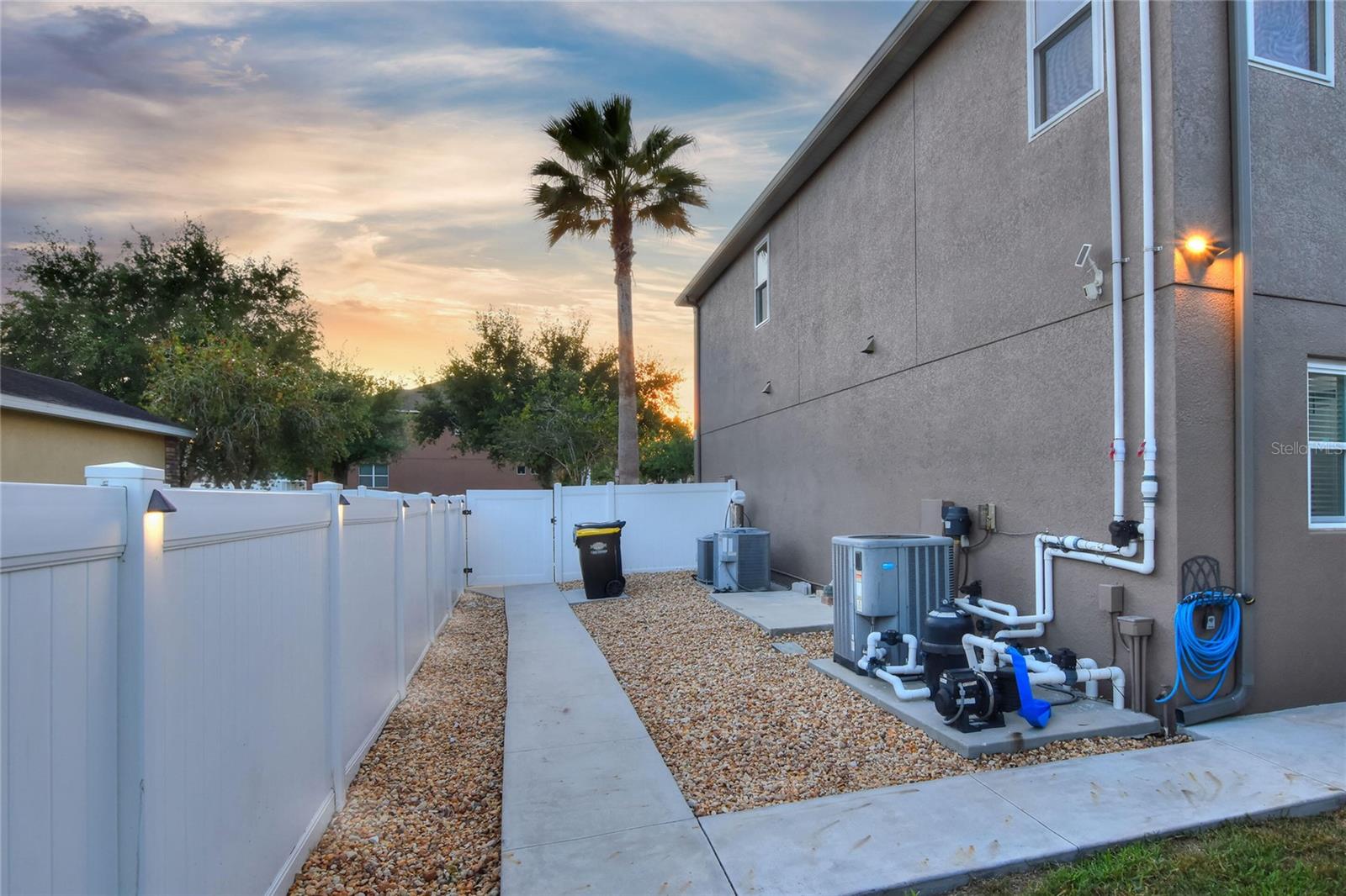 232 Magneta Loop Property Photo 75