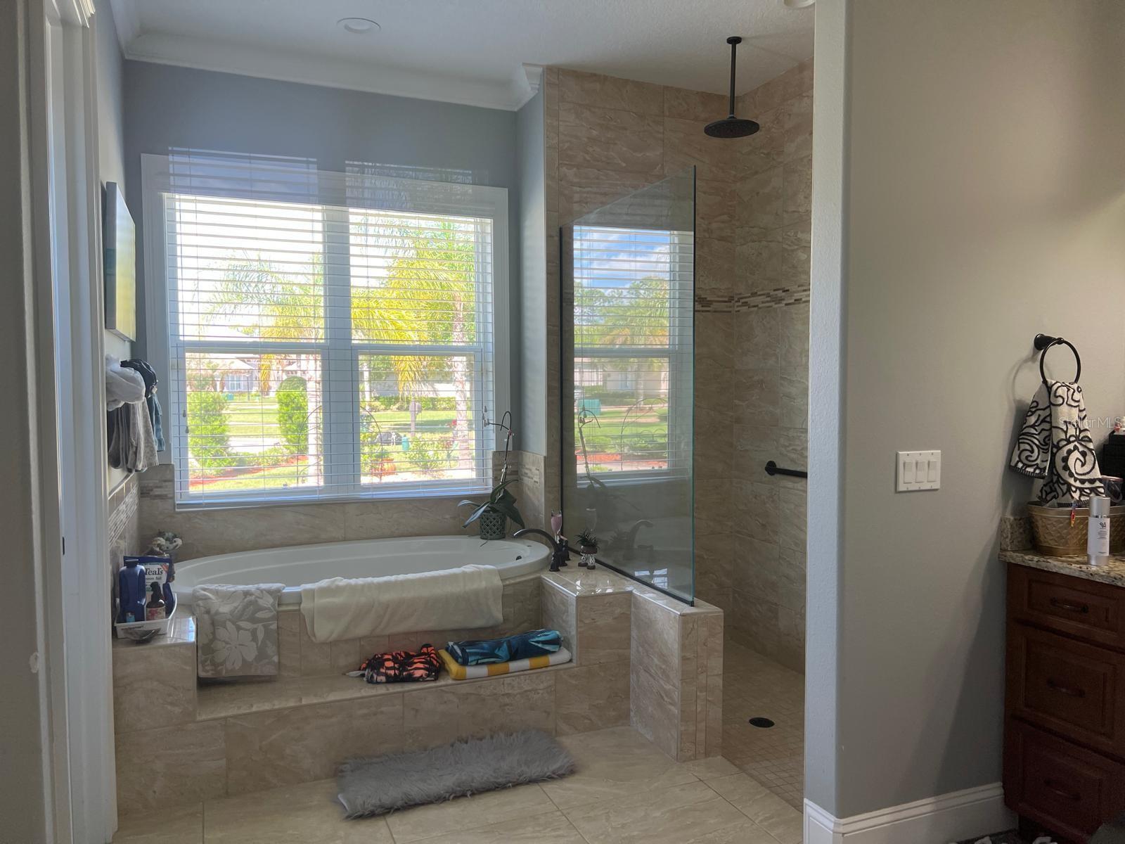 O6405156 Property Photo 13