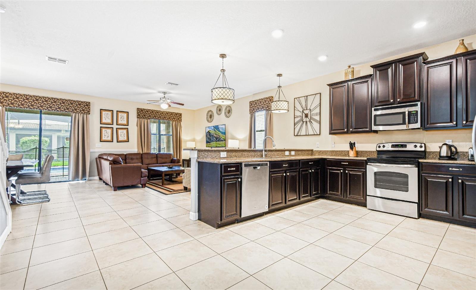 9026 Shadow Mountain St Property Photo 4