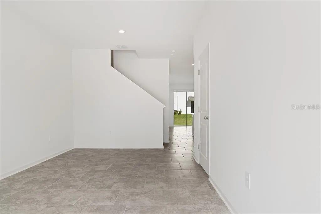 3334 Laurent Loop Property Photo 2