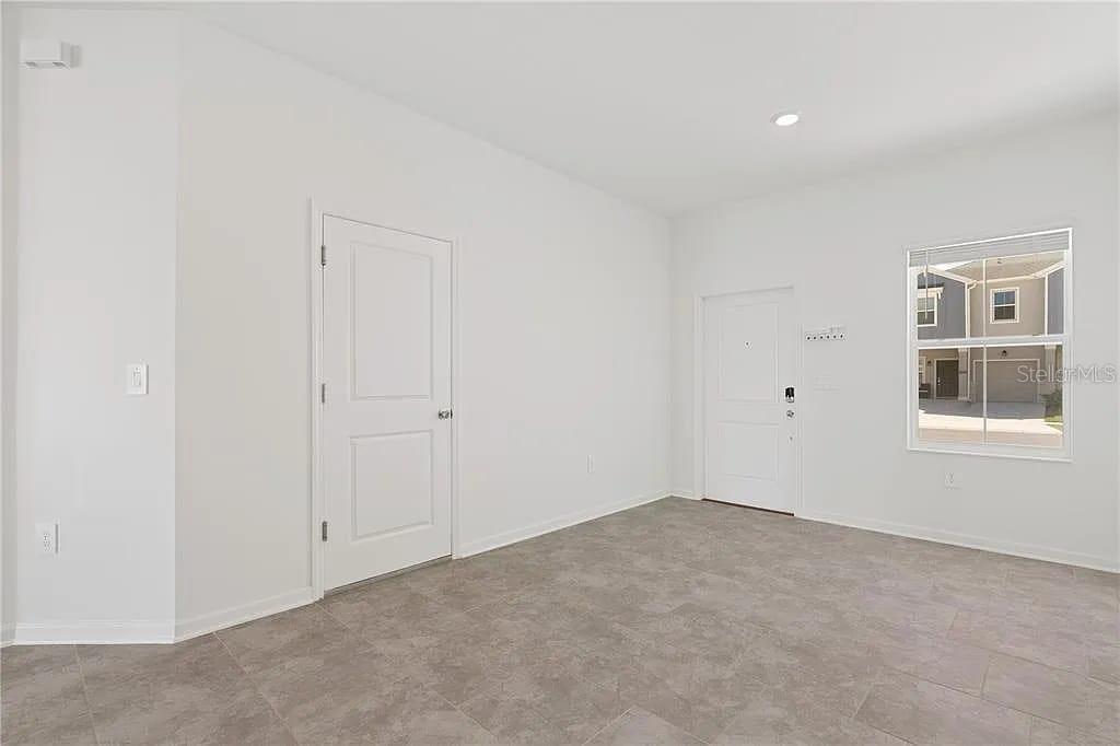 3334 Laurent Loop Property Photo 3