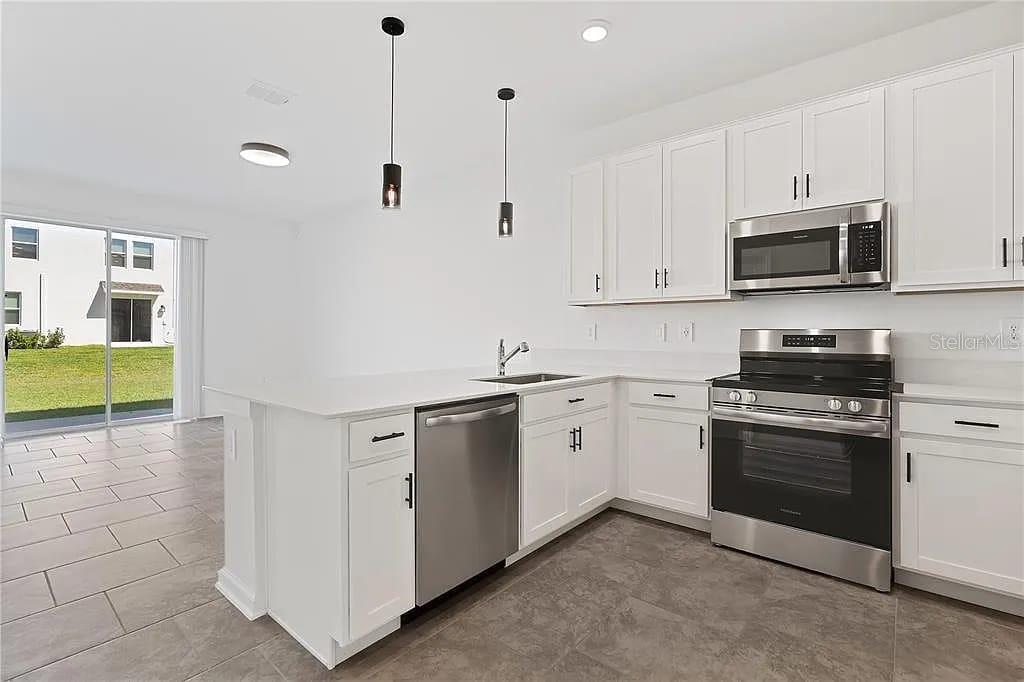 3334 Laurent Loop Property Photo 4
