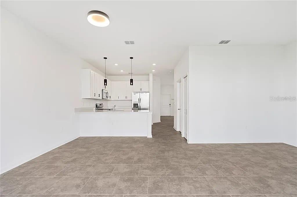 3334 Laurent Loop Property Photo 6