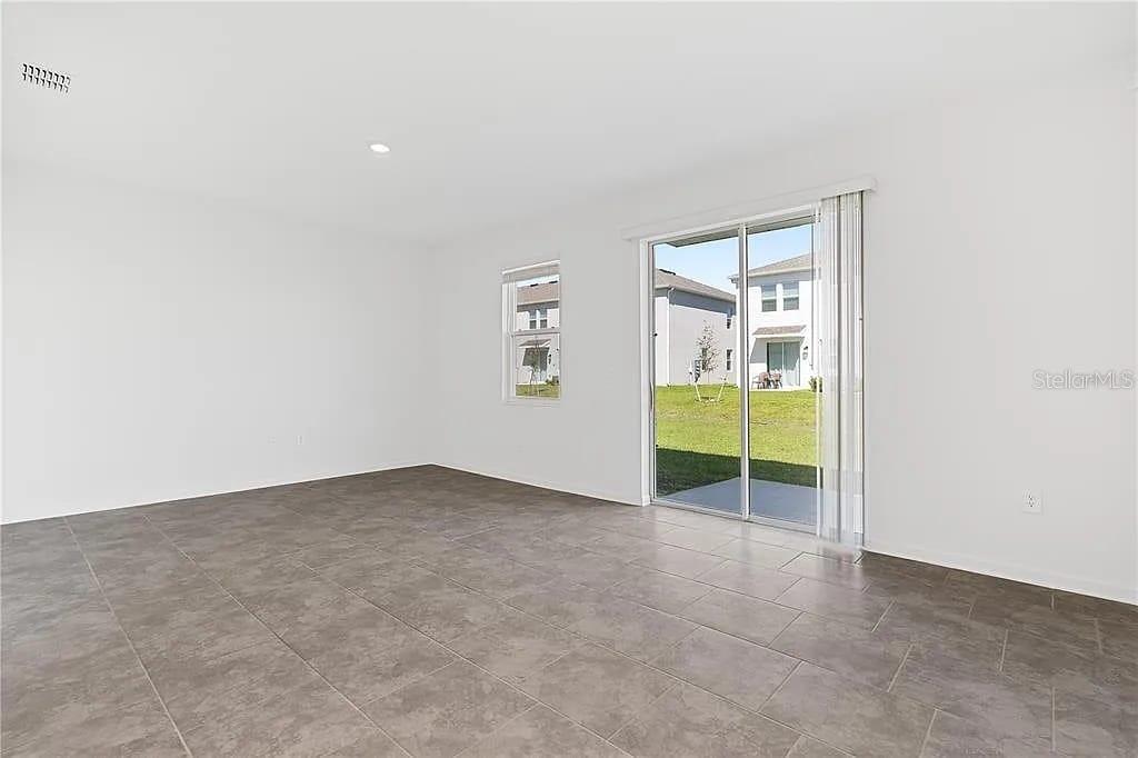 3334 Laurent Loop Property Photo 14
