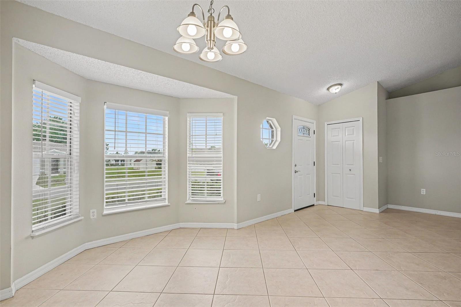 821 Jarnac Dr Property Photo 4
