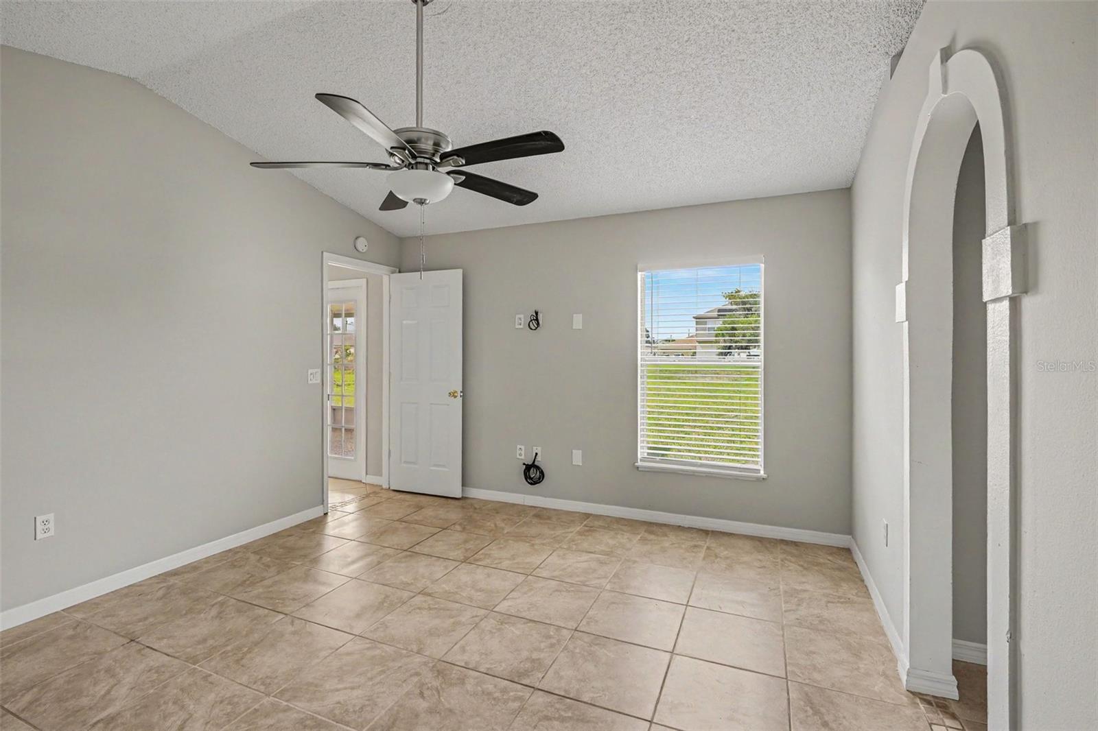 821 Jarnac Dr Property Photo 12