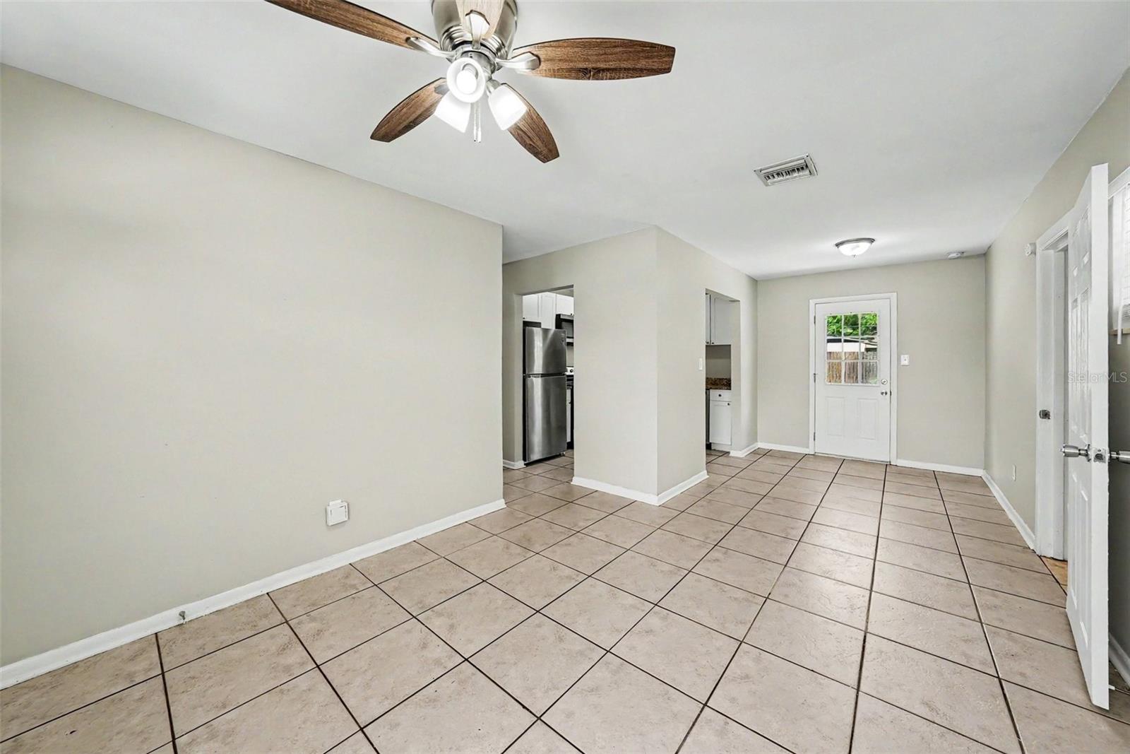 10209 N 28th St Property Photo 3