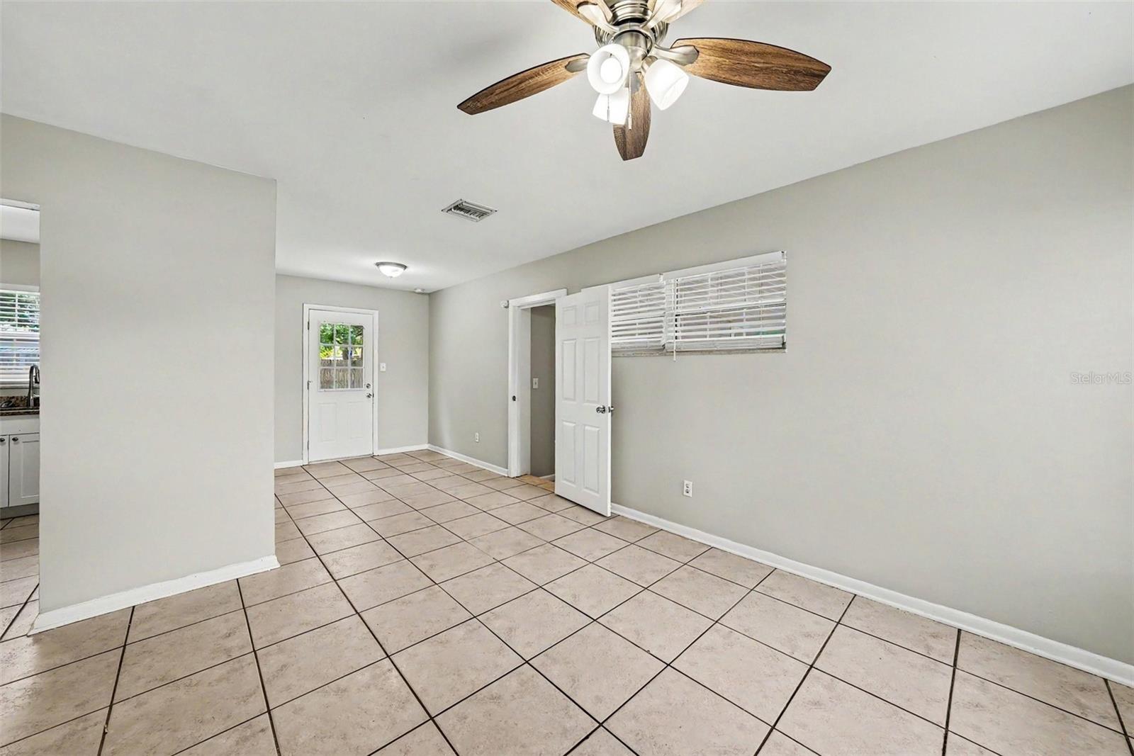 10209 N 28th St Property Photo 6