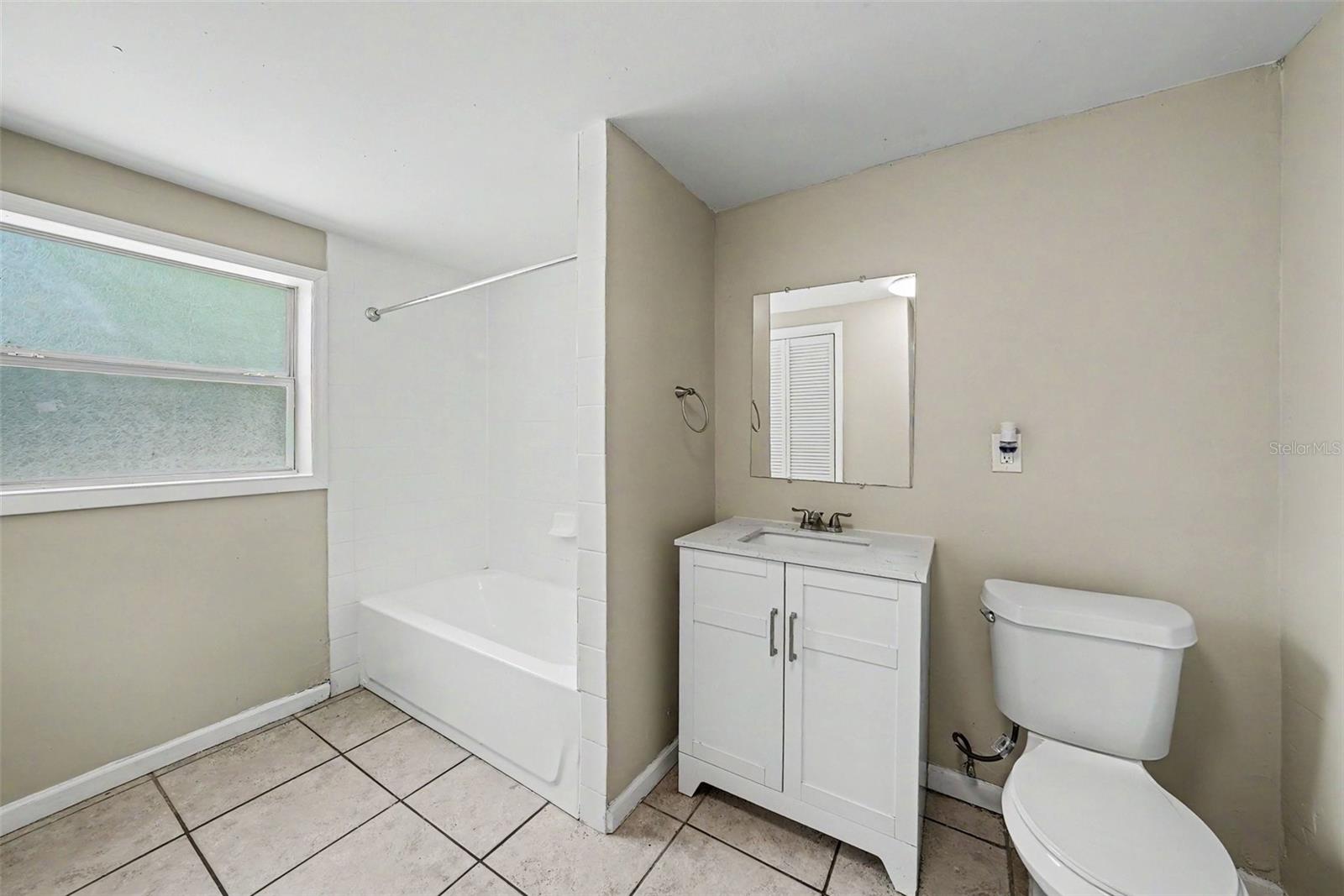 10209 N 28th St Property Photo 16
