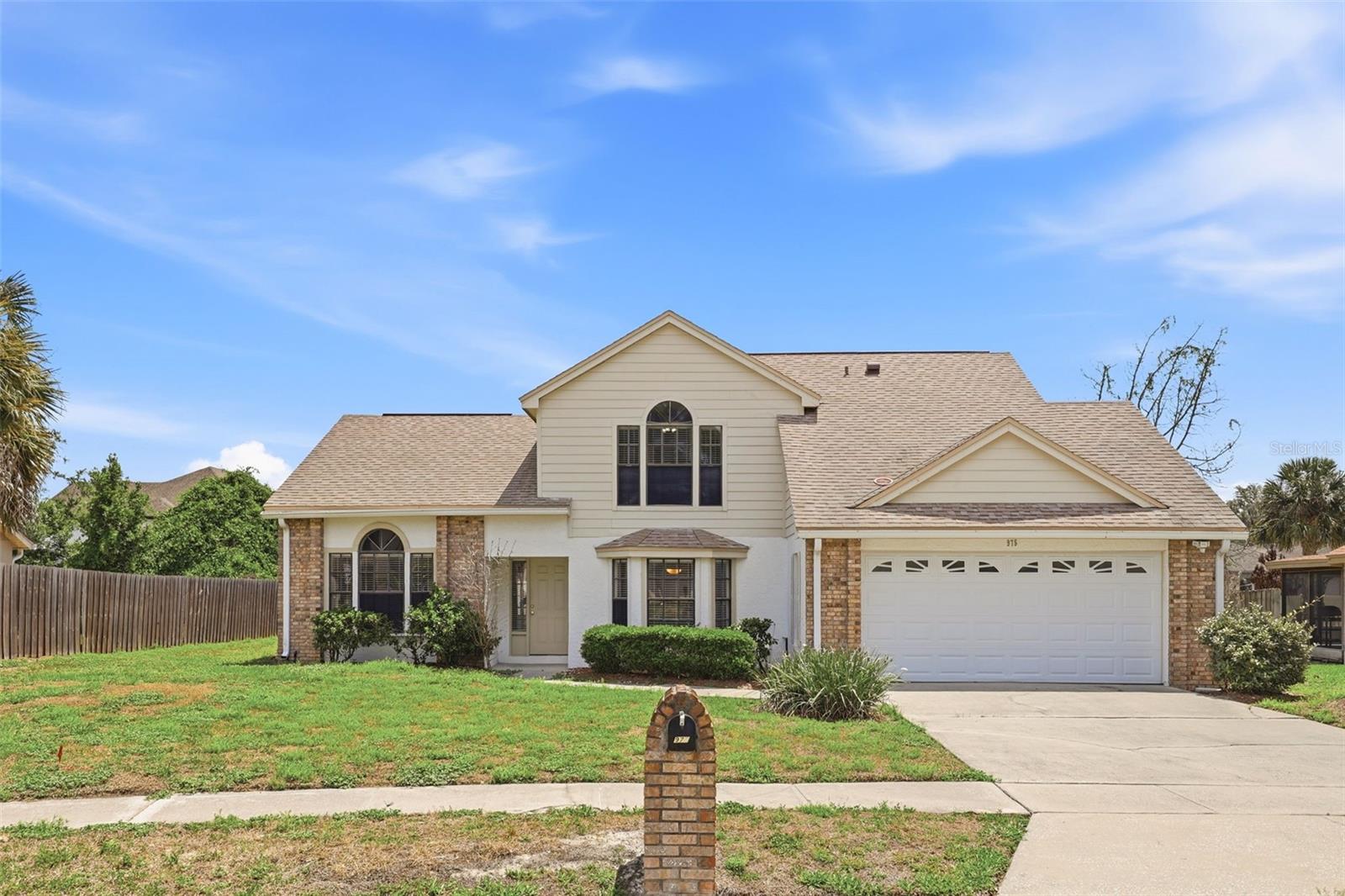 975 Cross Cut Way Property Photo 1