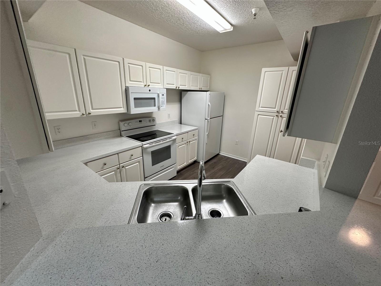 5554 Metrowest Blvd #4-201 Property Photo 7