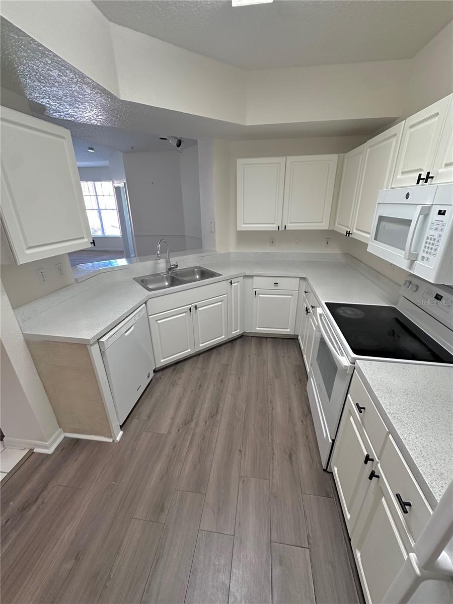 5554 Metrowest Blvd #4-201 Property Photo 8