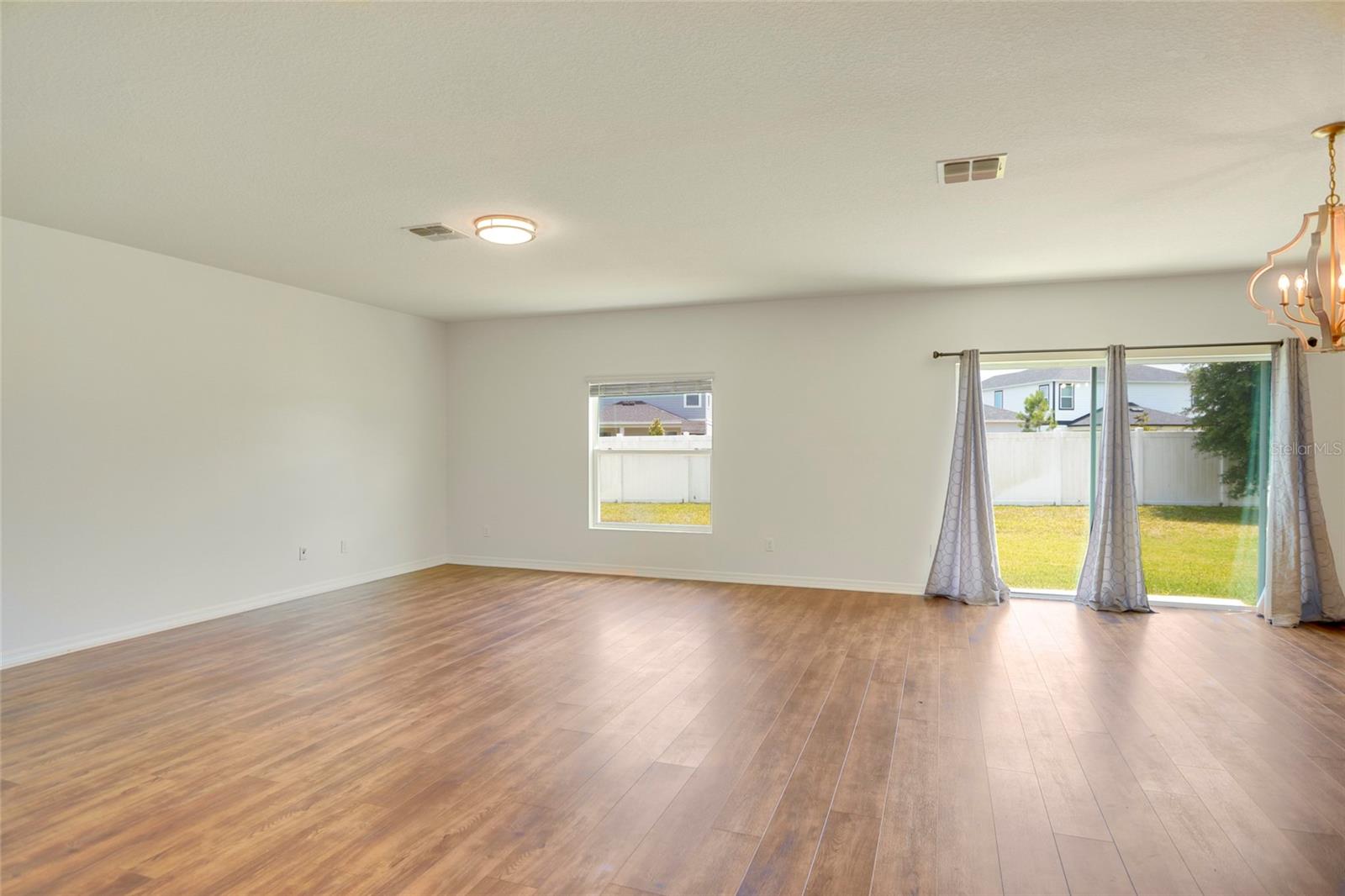 3936 Fescue St Property Photo 2