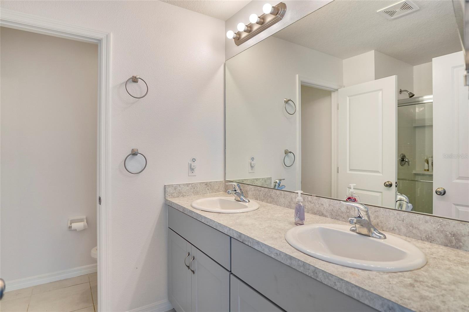 3936 Fescue St Property Photo 20