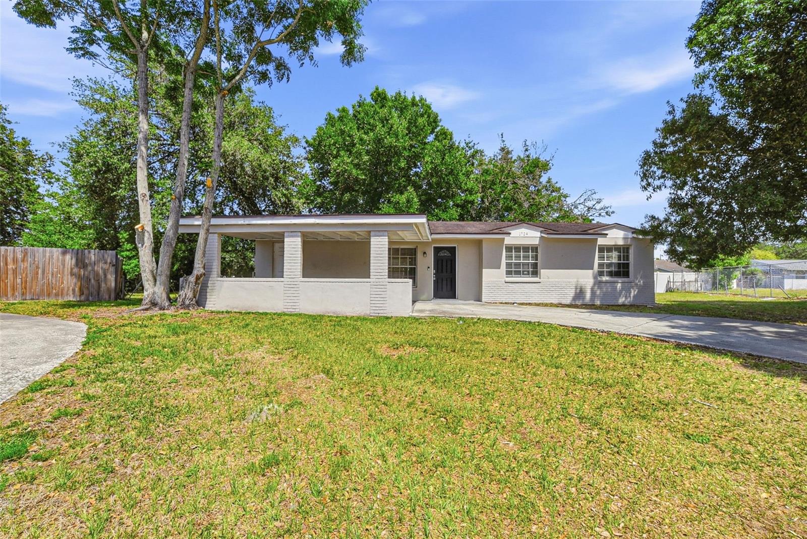 1729 Flores Ct Property Photo 3