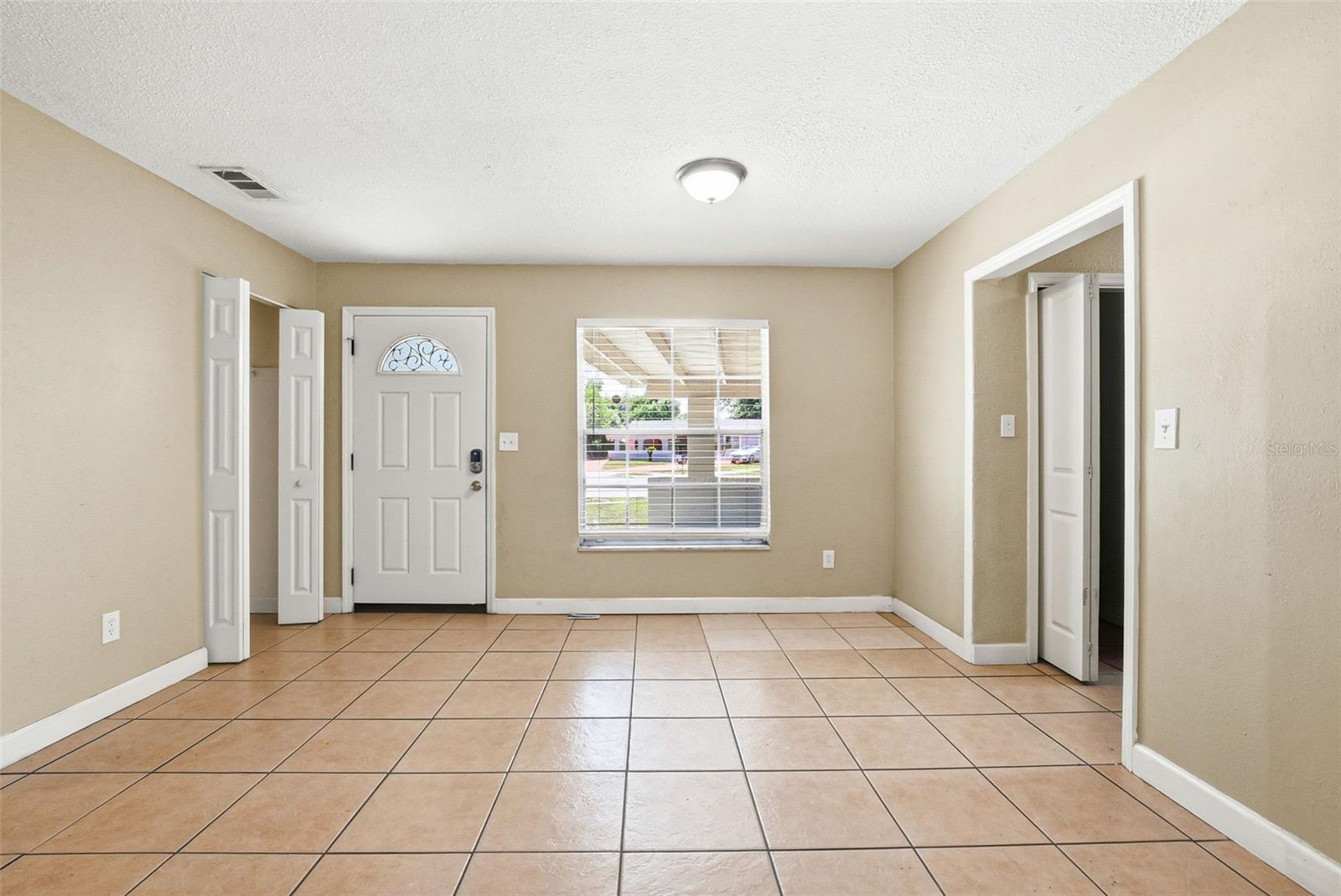1729 Flores Ct Property Photo 11