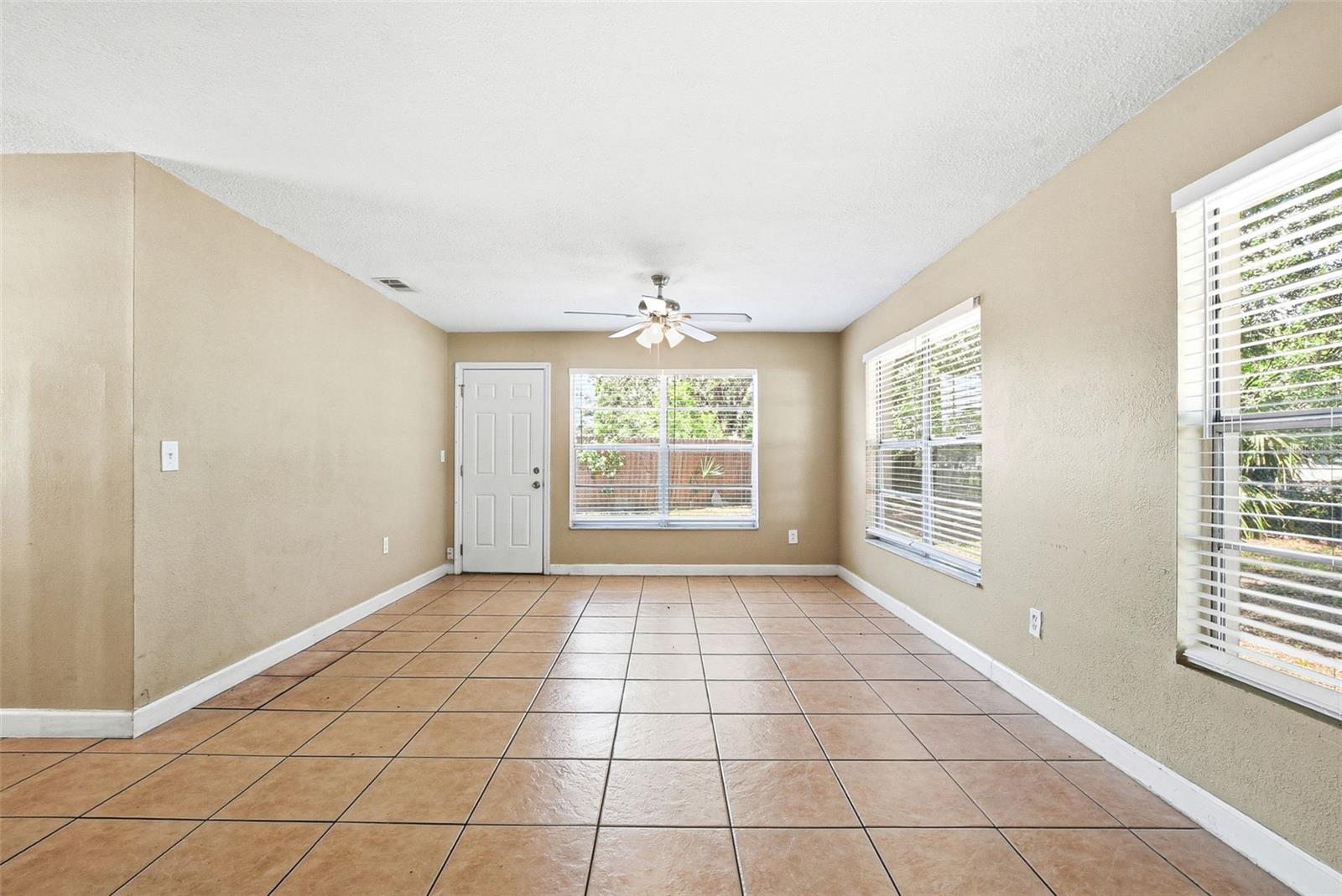 1729 Flores Ct Property Photo 13