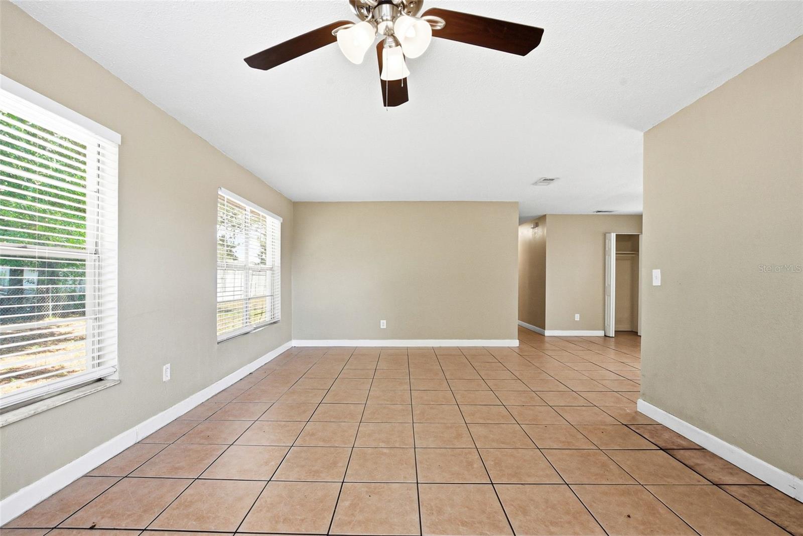 1729 Flores Ct Property Photo 14