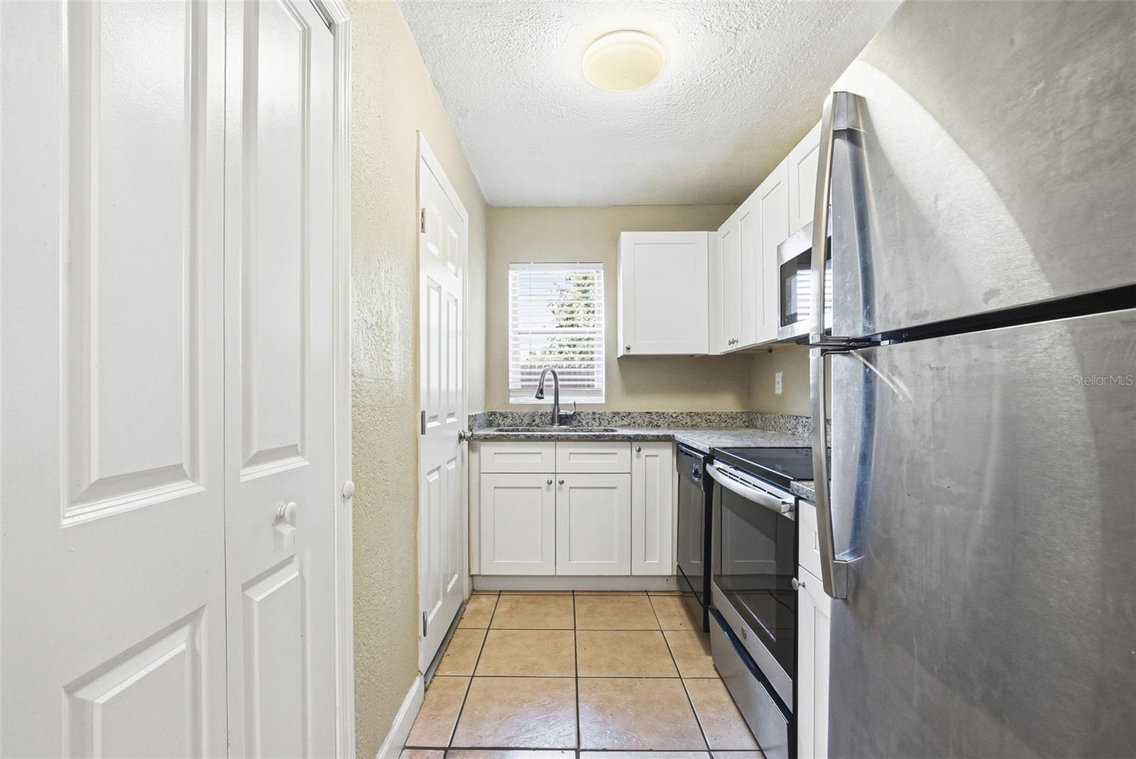 1729 Flores Ct Property Photo 15