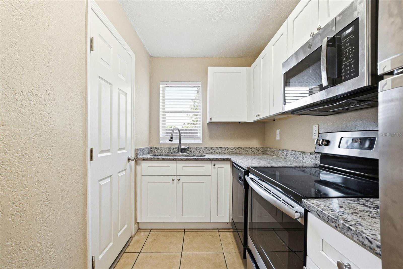 1729 Flores Ct Property Photo 16